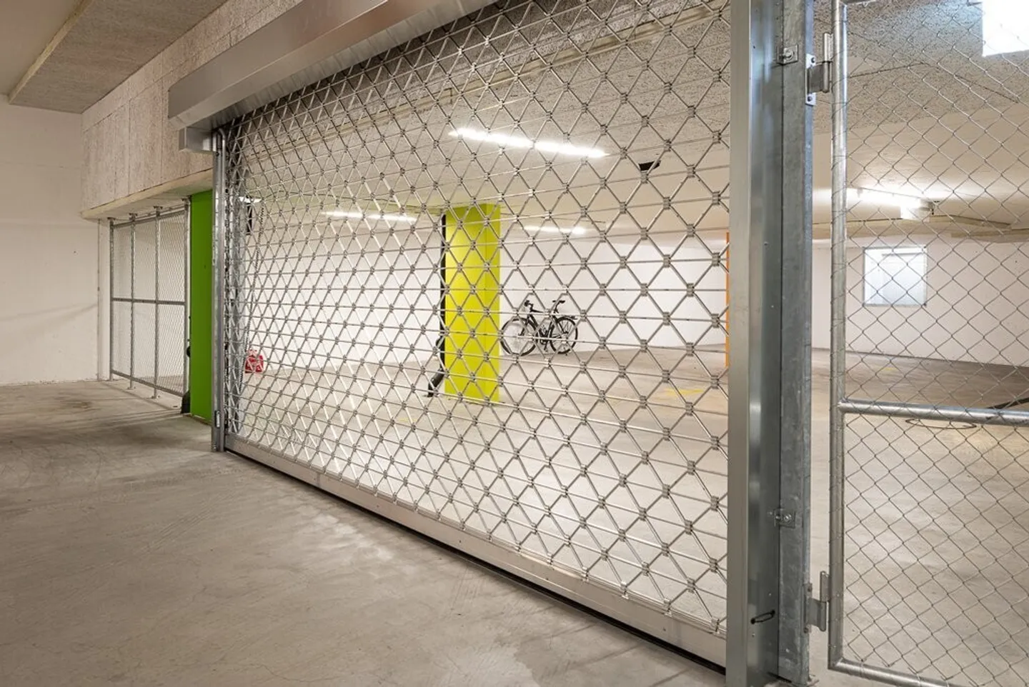 Parking space in underground garage for rent - Photo 3 of 3