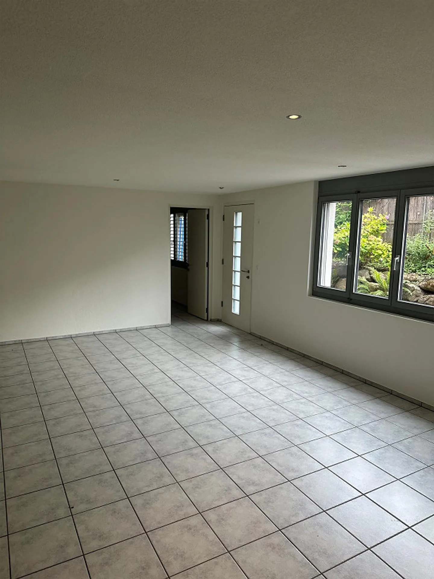 Spacious, affordable basement apartment in a quiet neighborhood - Photo 9 of 14