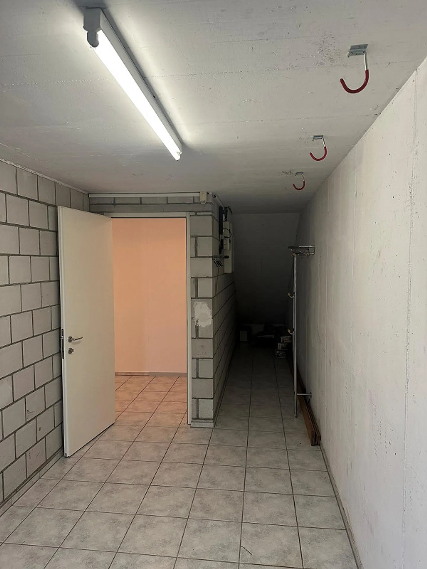 Spacious, affordable basement apartment in a quiet neighborhood - Photo 11 of 14