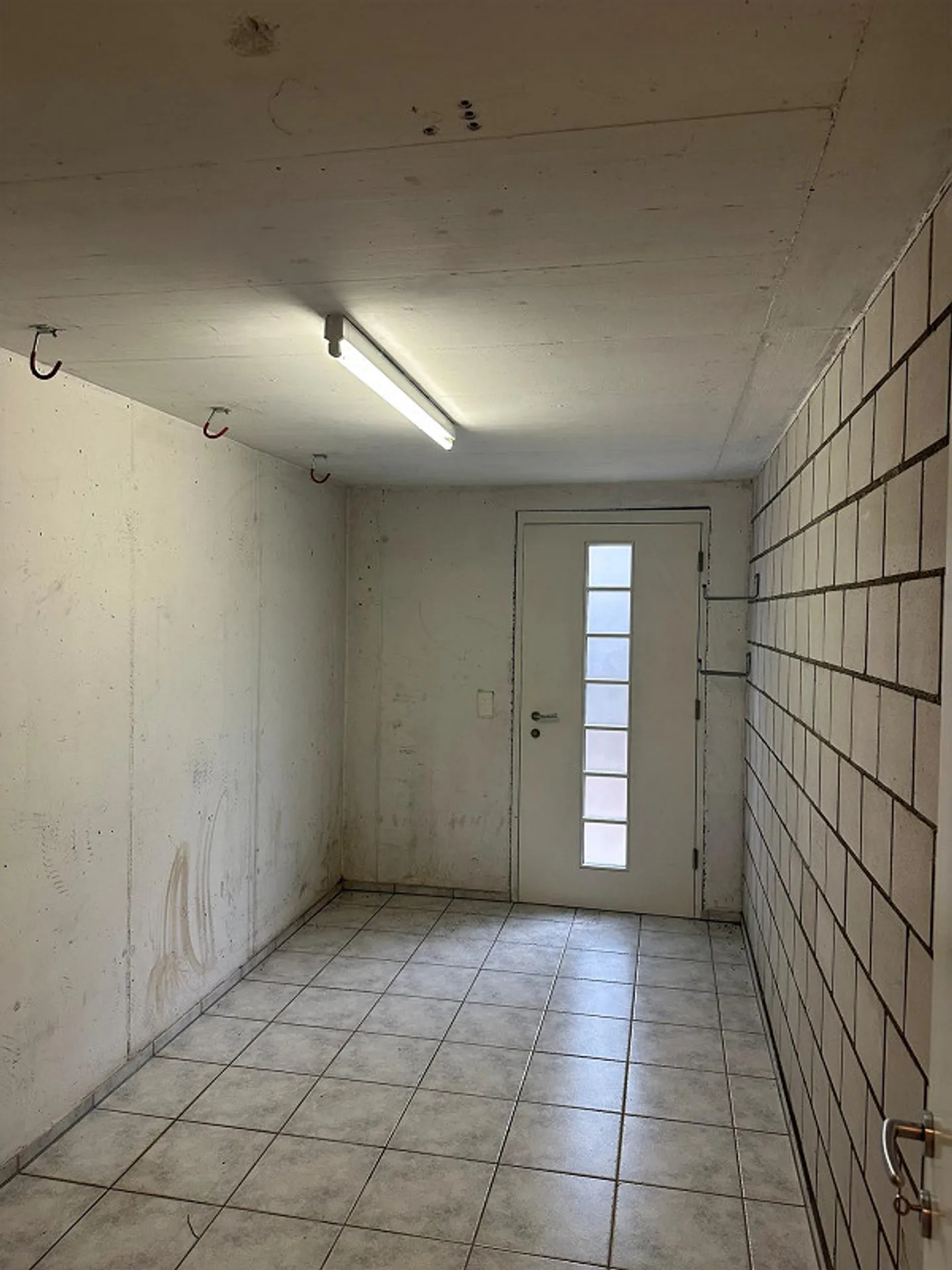 Spacious, affordable basement apartment in a quiet neighborhood - Photo 12 of 14