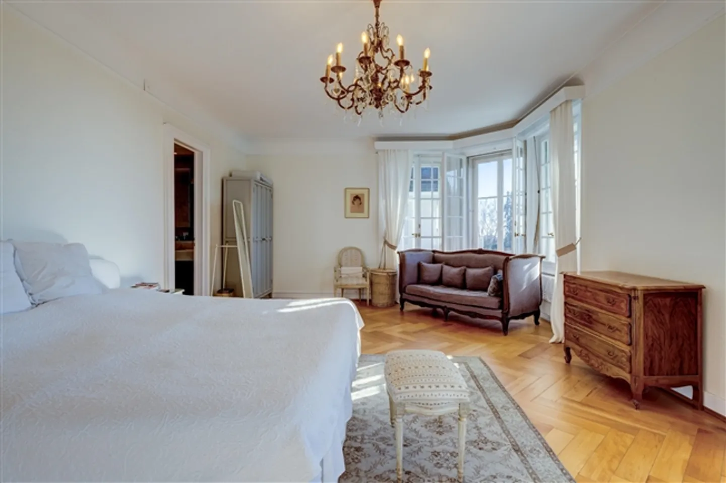 9 Room single house - Photo 9 of 12