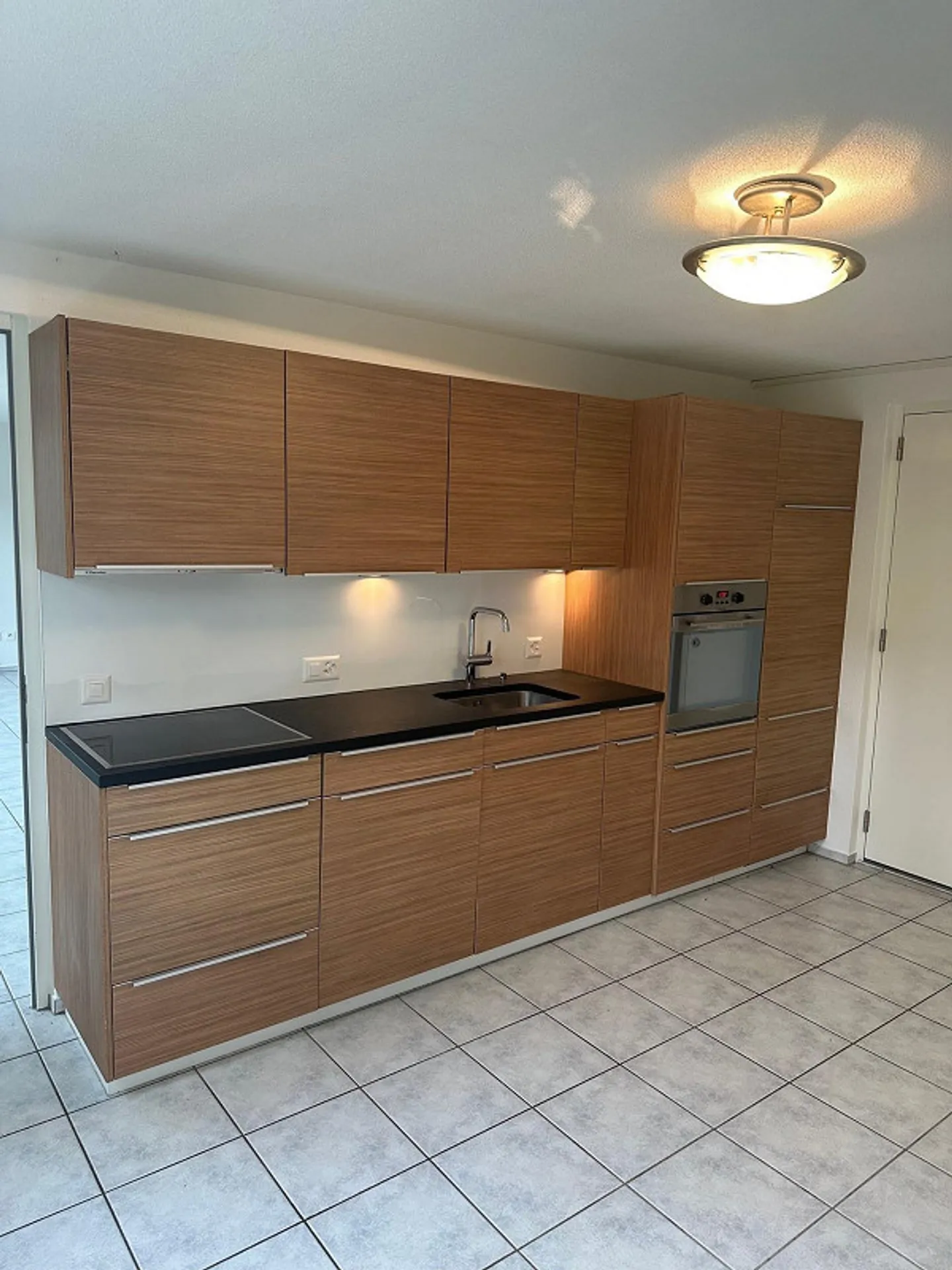 Spacious, affordable basement apartment in a quiet neighborhood - Photo 6 of 14