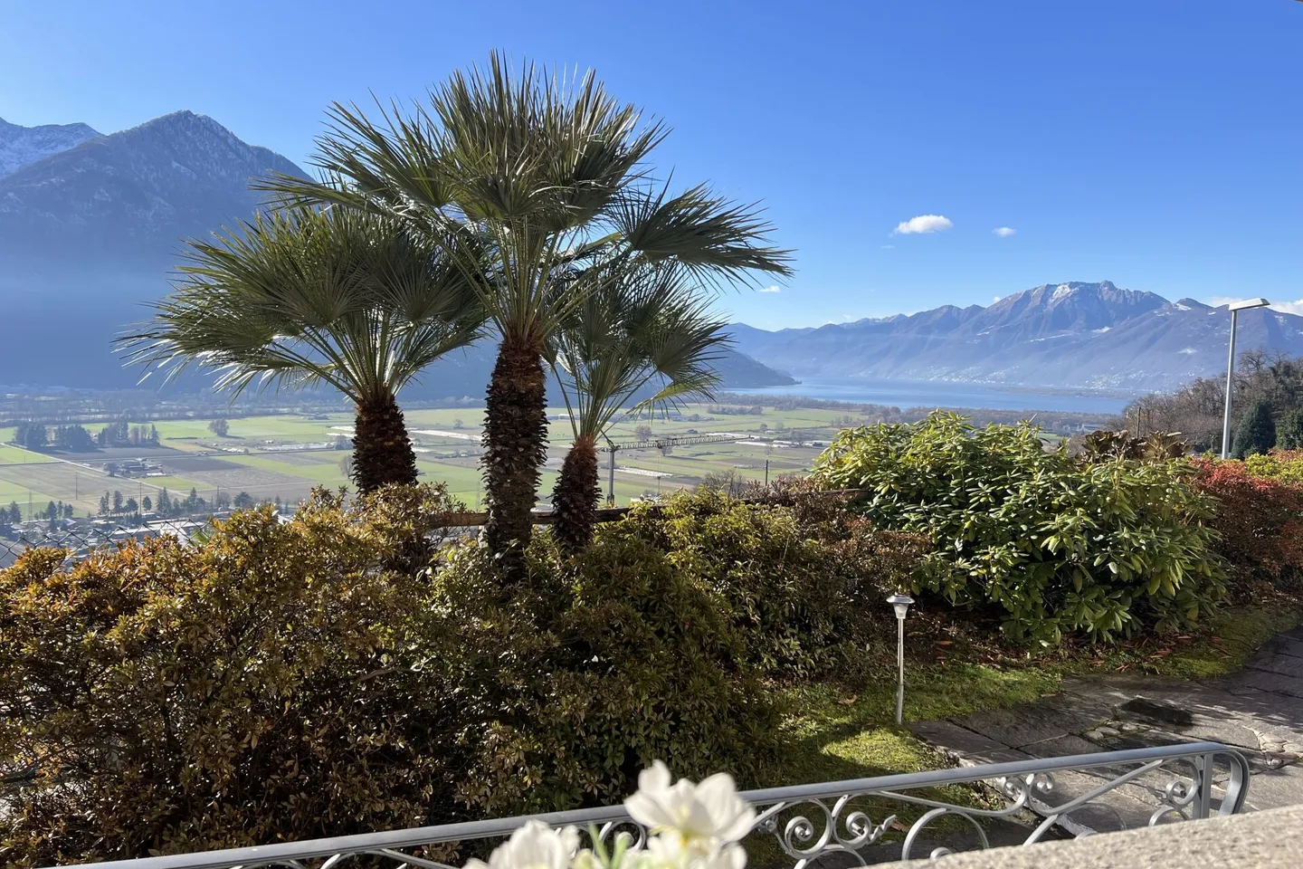 SOLD! Single-family house with unobstructed mountain and lake view - Photo 3 of 35