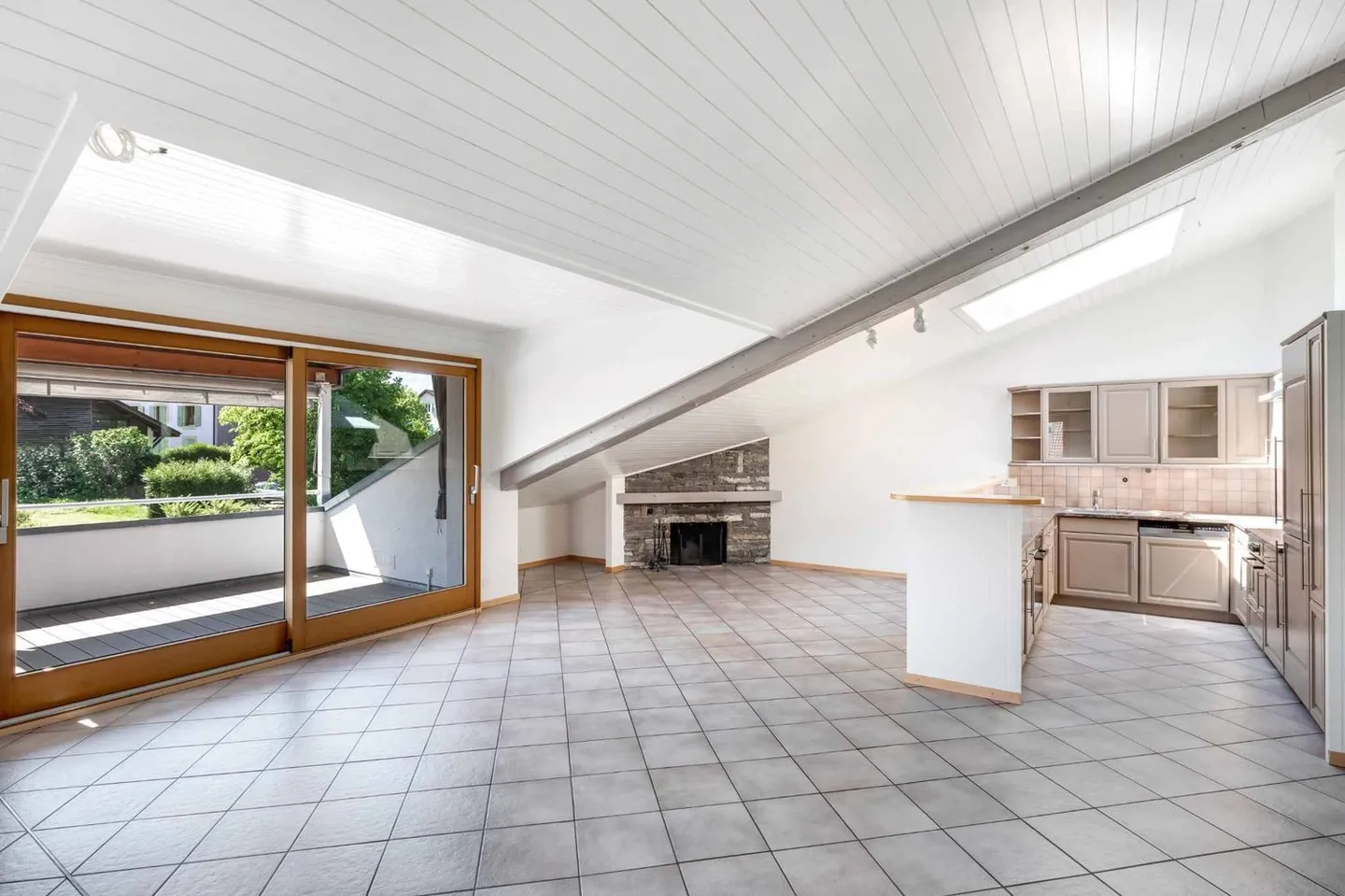 Near Vevey: bright 4.5-room apartment with separate office - Photo 2 of 10