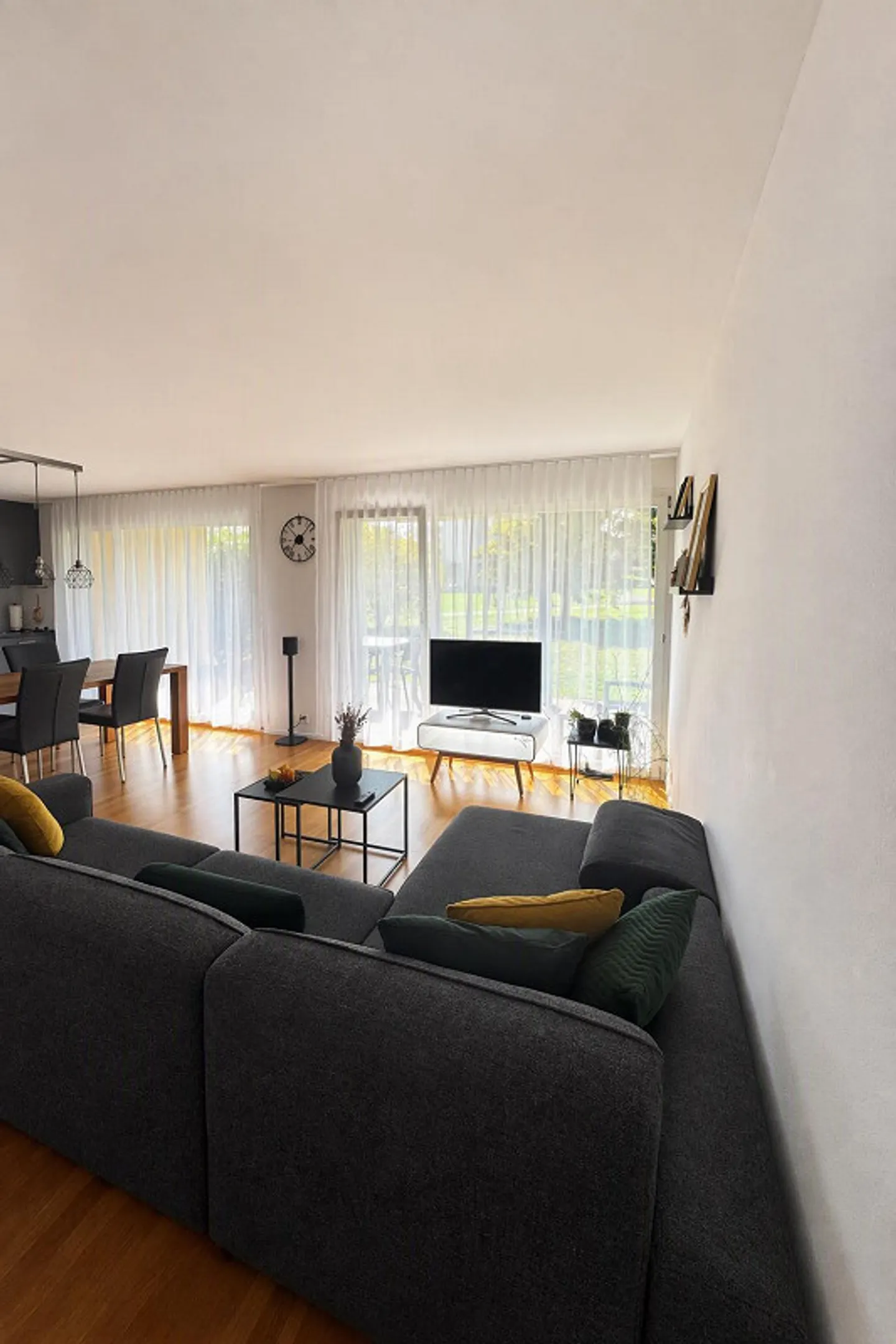 Charming 2.5-room apartment with cozy seating area in Sursee - Photo 2 of 7