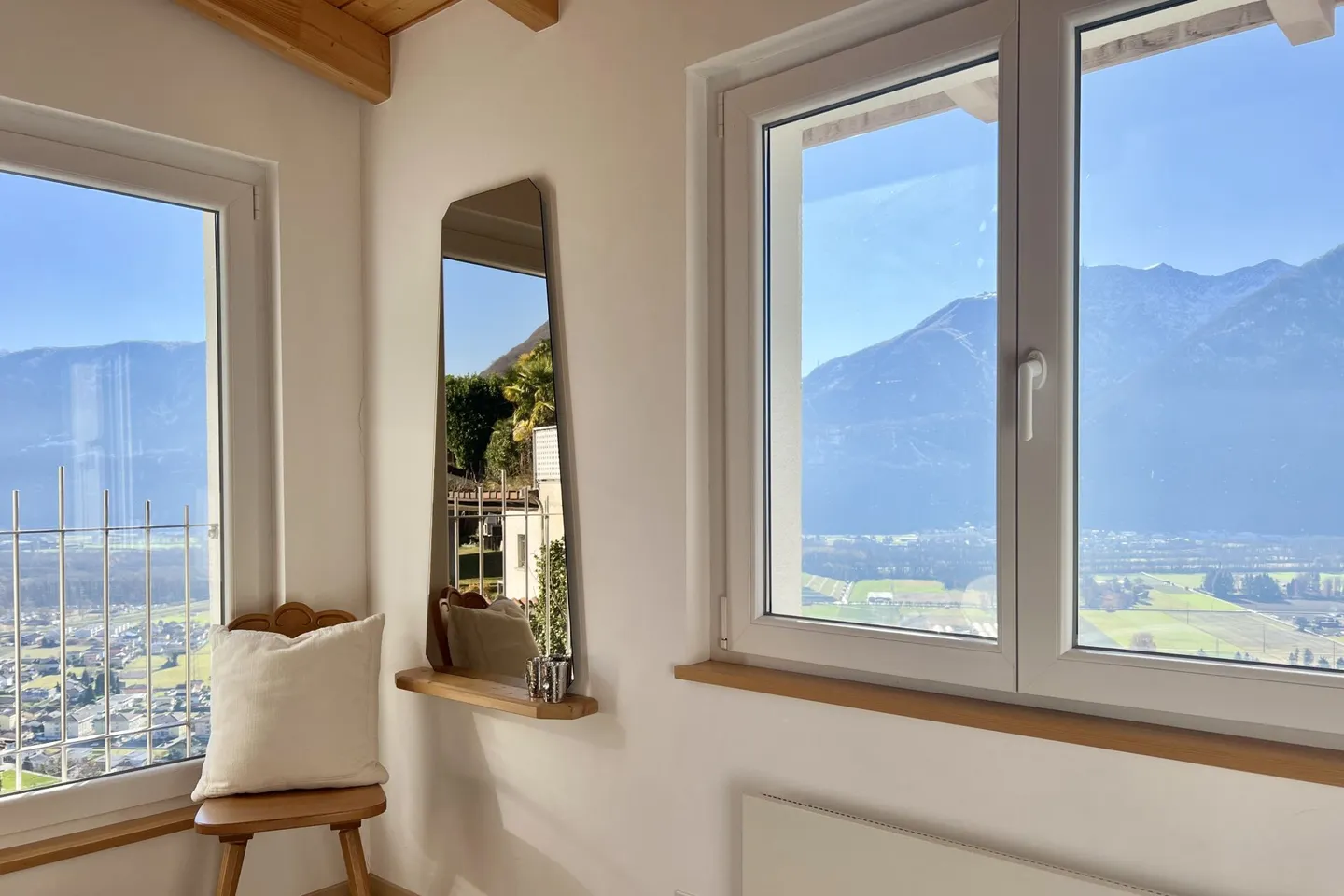 SOLD! Single-family house with unobstructed mountain and lake view - Photo 18 of 35