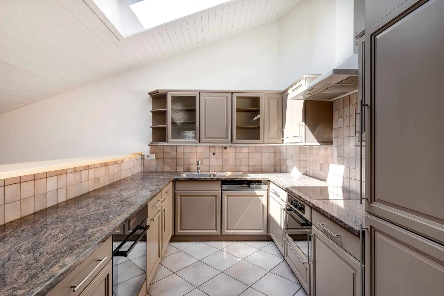 Near Vevey: bright 4.5-room apartment with separate office - Photo 10 of 10