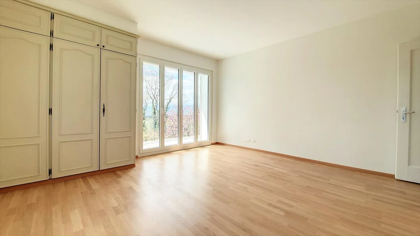 Villa individuelle de 9 pièces avec un grand jardin - Photo 7 sur 11