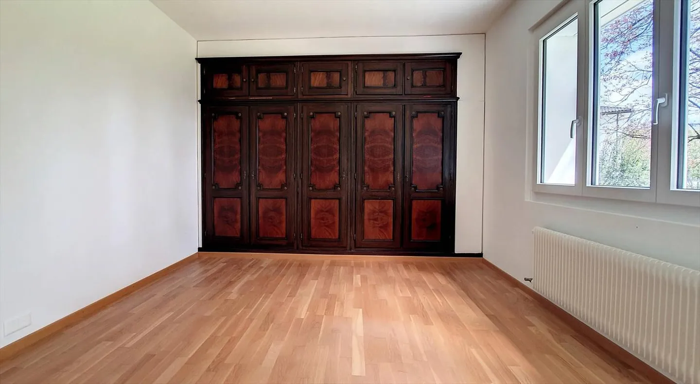 Villa individuelle de 9 pièces avec un grand jardin - Photo 9 sur 11