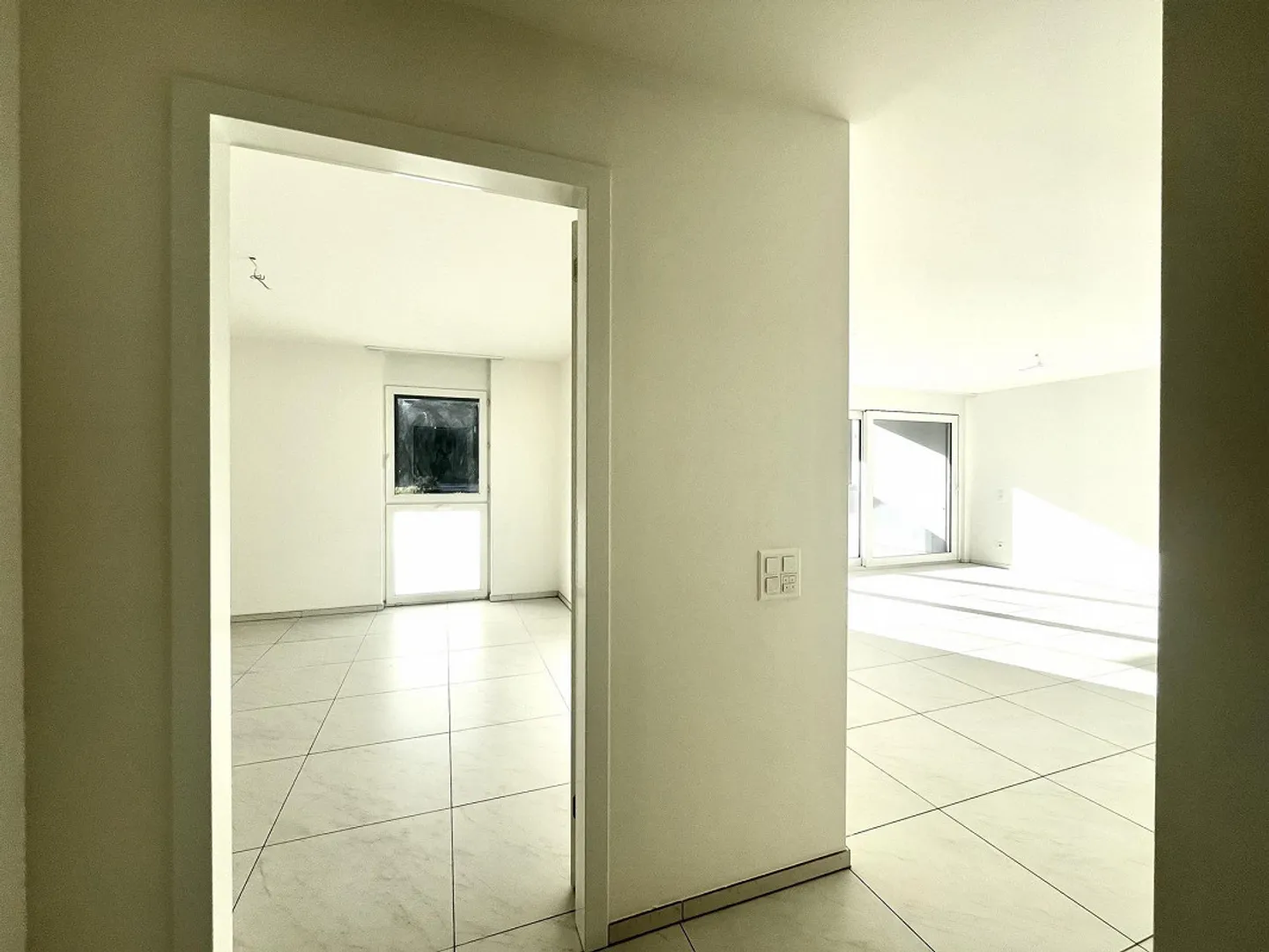 RIVERA - AFFITTASI 4.5 LOCALI CON TERRAZZA VETRATA - Foto 4 di 12