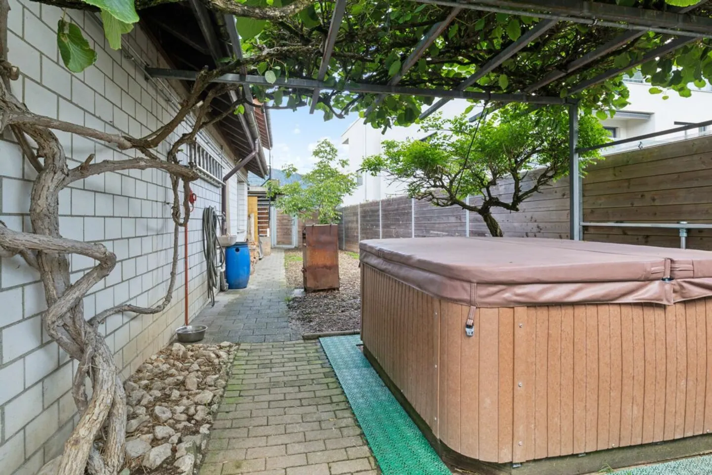 EQUESTRIAN, RESIDENTIAL AND COMMERCIAL PROPERTY WITH DIVERSE USAGE POSSIBILITIES - Photo 12 of 20
