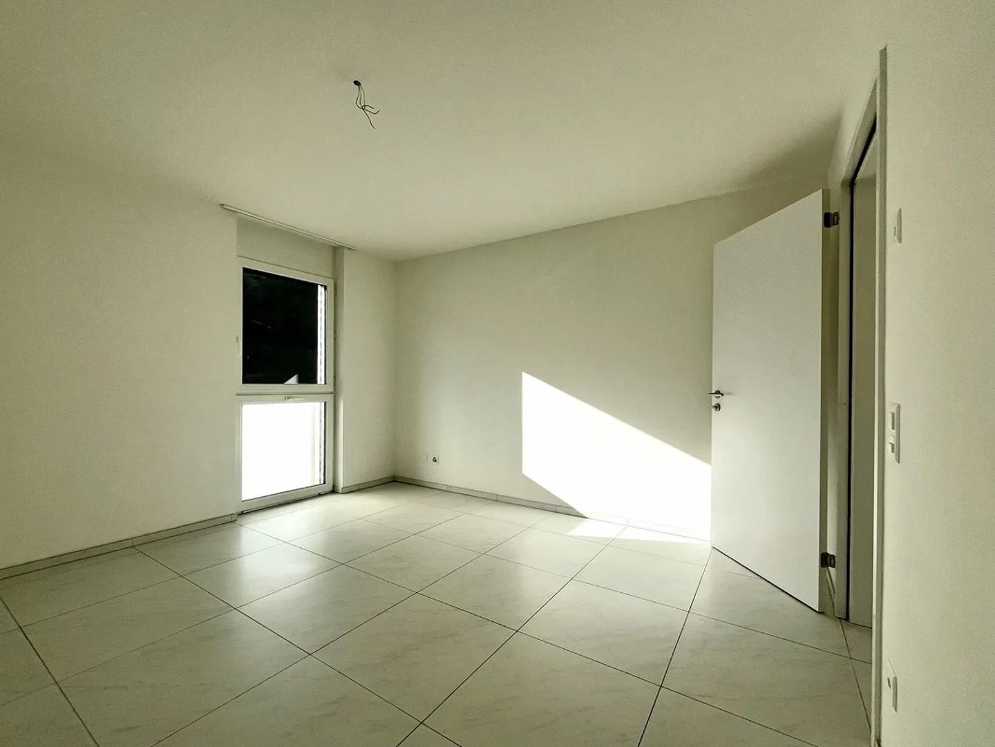 RIVERA - AFFITTASI 4.5 LOCALI CON TERRAZZA VETRATA - Foto 11 di 12