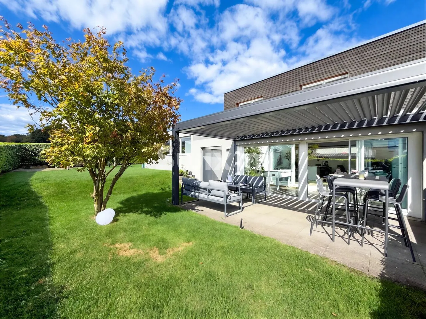 Modern Semi-Detached House - Photo 3 of 13
