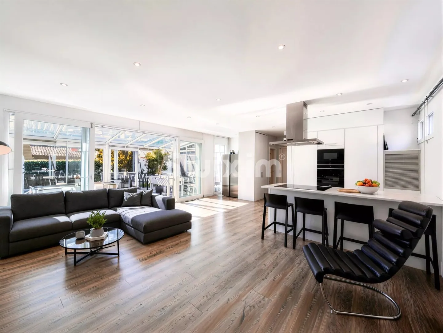 Modern Semi-Detached House - Photo 4 of 13