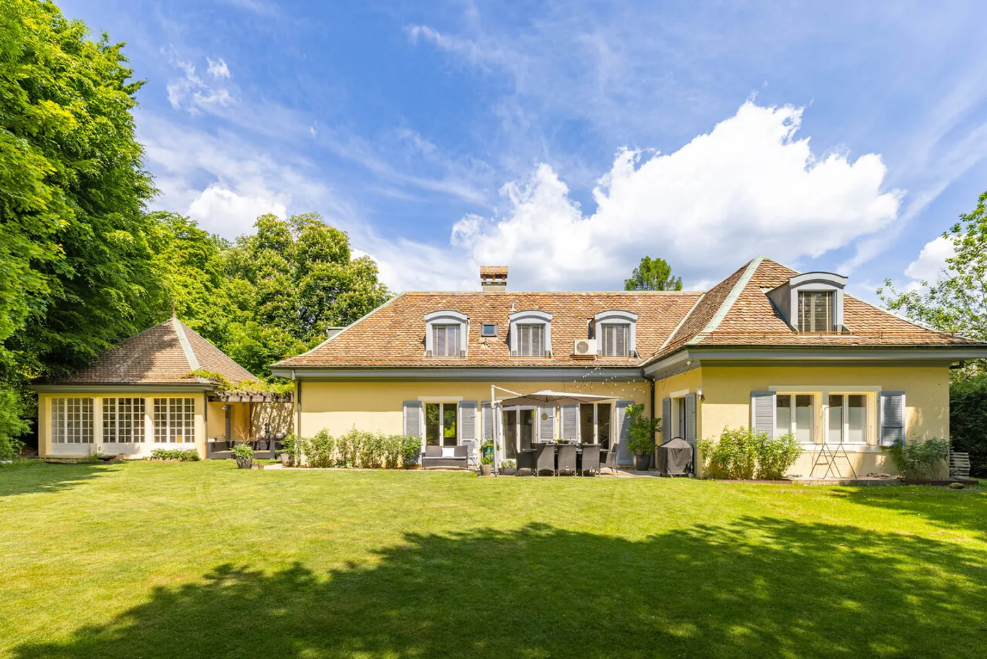 Charming House in Lausanne - A Green Oasis in the Heart of the City - Photo 1 of 16