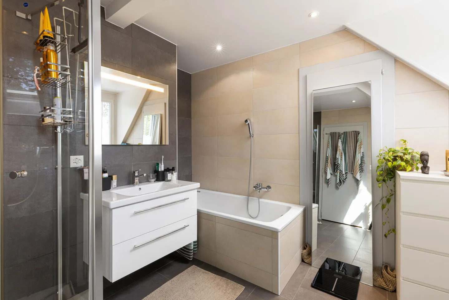 Charming House in Lausanne - A Green Oasis in the Heart of the City - Photo 10 of 16