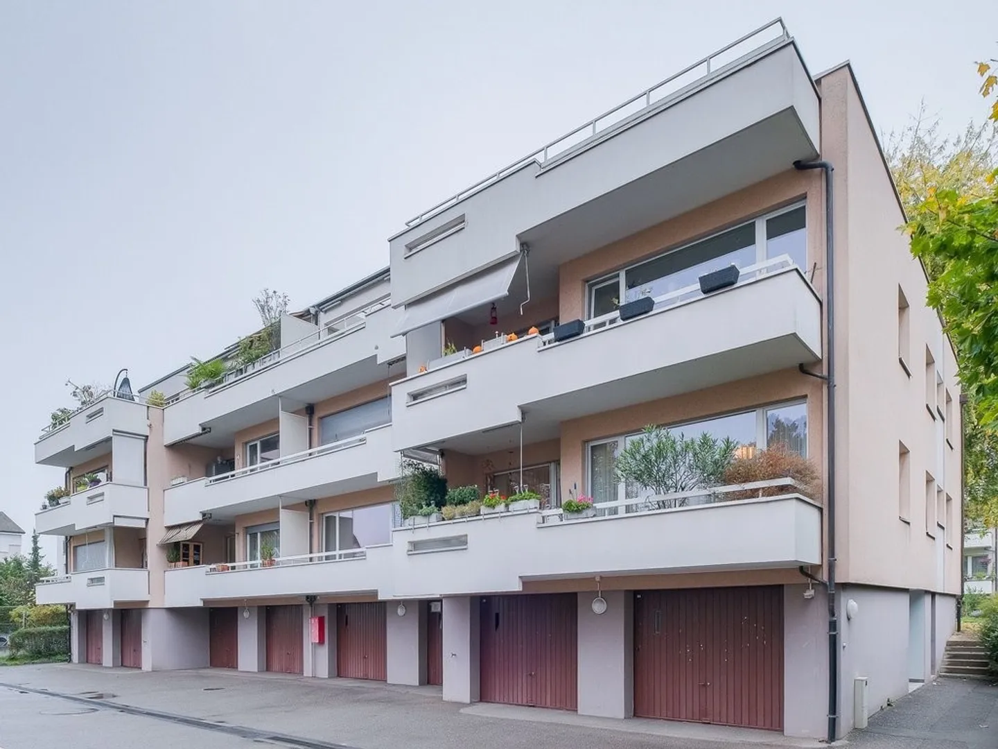Vivre confortablement dans un immeuble multifamilial bien entretenu - Photo 1 sur 10