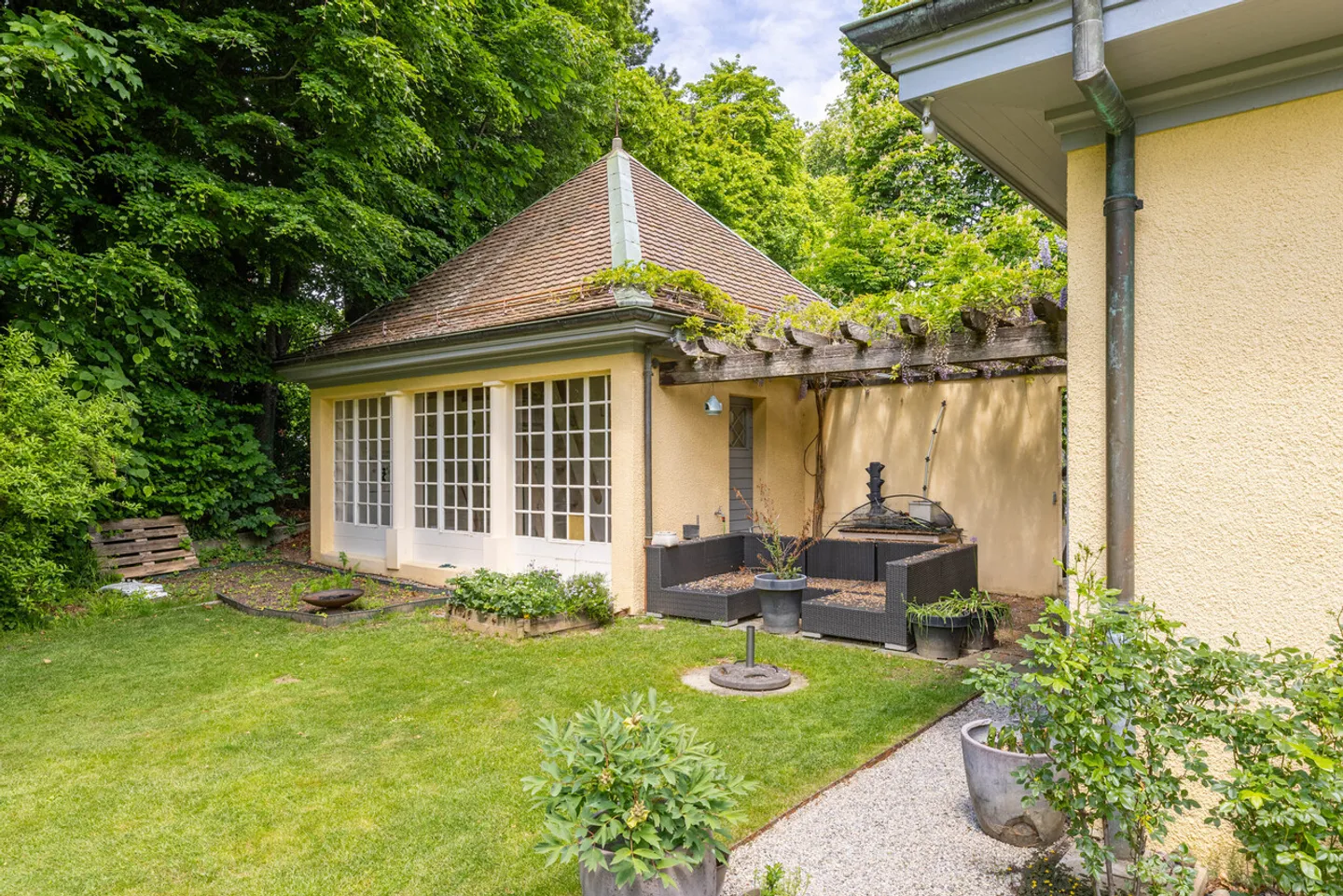 Charming House in Lausanne - A Green Oasis in the Heart of the City - Photo 14 of 16