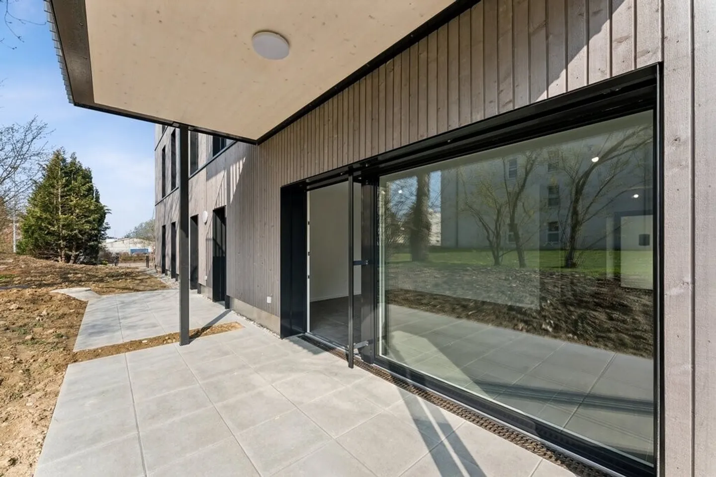 To seize! Large studio close to all amenities! - Photo 5 of 5