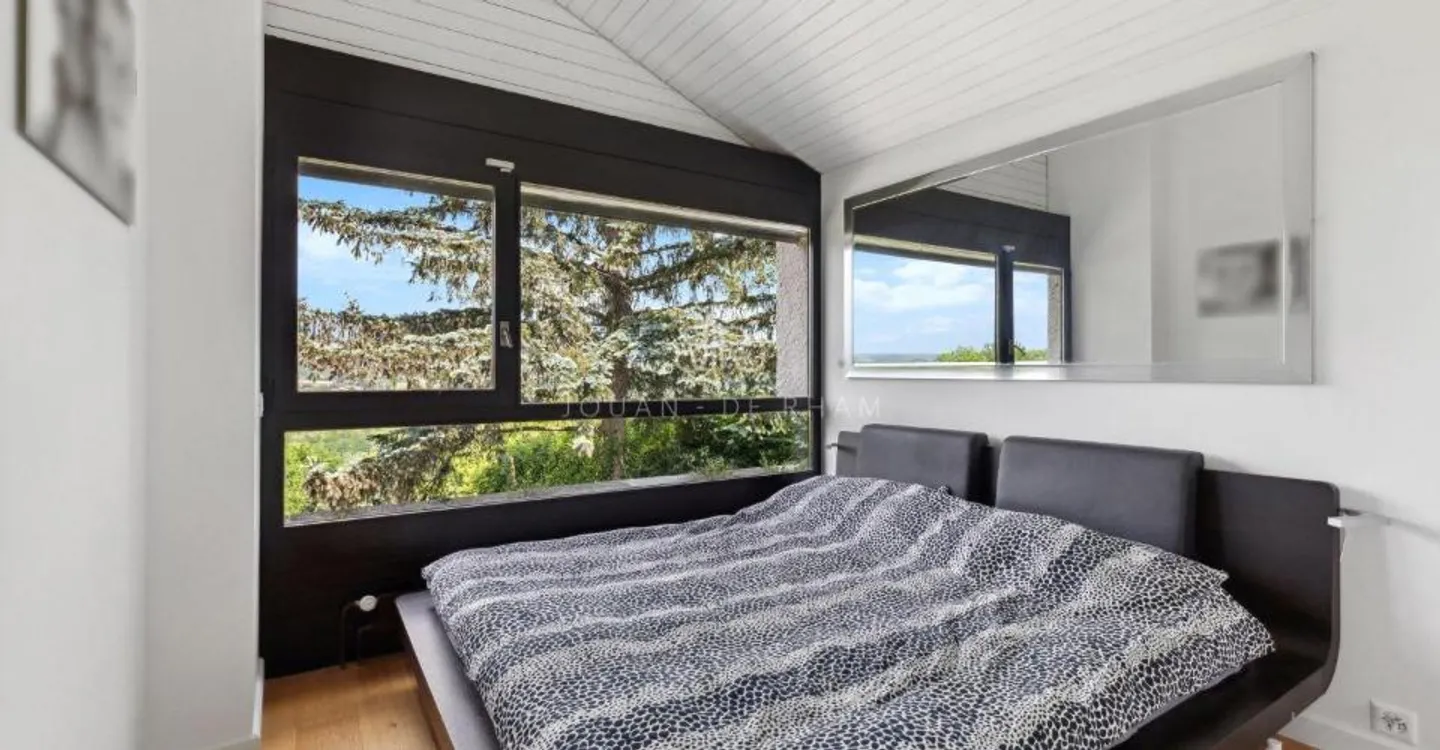 AVULLY: Magnificent renovated house with a view - Photo 9 of 11