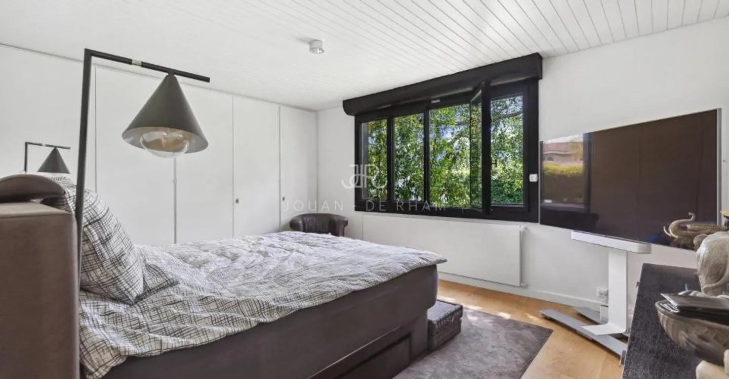 AVULLY: Magnificent renovated house with a view - Photo 11 of 11