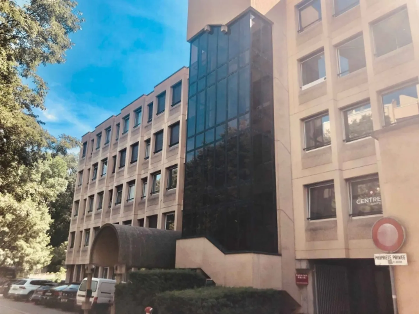 210m2 Offices in Carouge - Photo 1 of 3