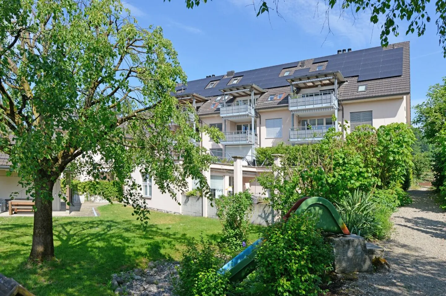 Loft ristrutturato con vista montagna - Foto 1 di 19