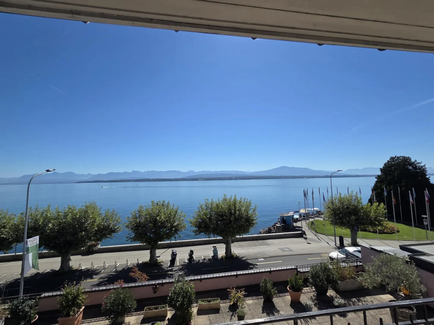 In affitto a Nyon - Appartamento eccezionale arredato a bordo lago - Foto 2 di 8