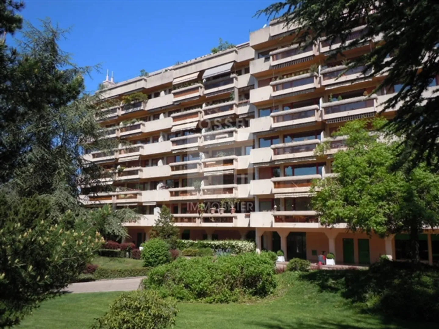 «Passage von ca. 42 m² im Erdgeschoss» - Foto 1 von 6