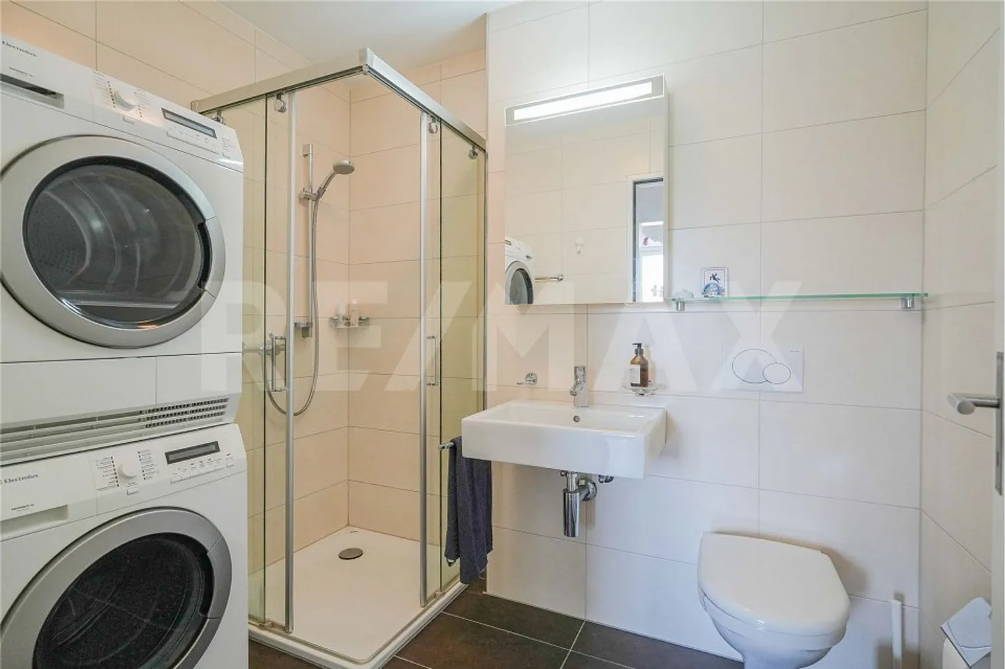 Genial zentral - Geräumige und sehr gepflegte 5.5 Zimmer-Wohnung - Photo 7 of 13