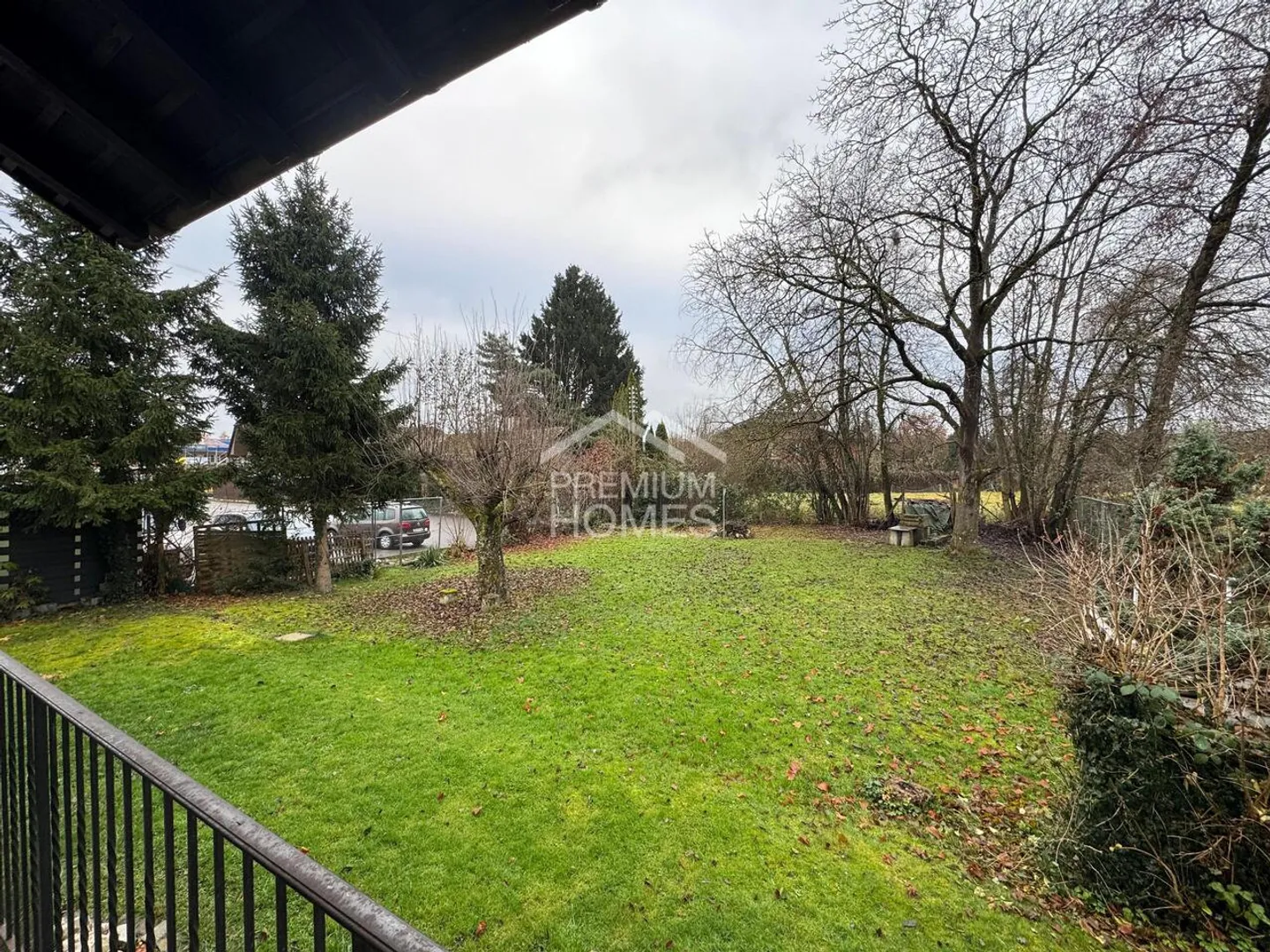 Mixed-use building for sale - Photo 4 of 7