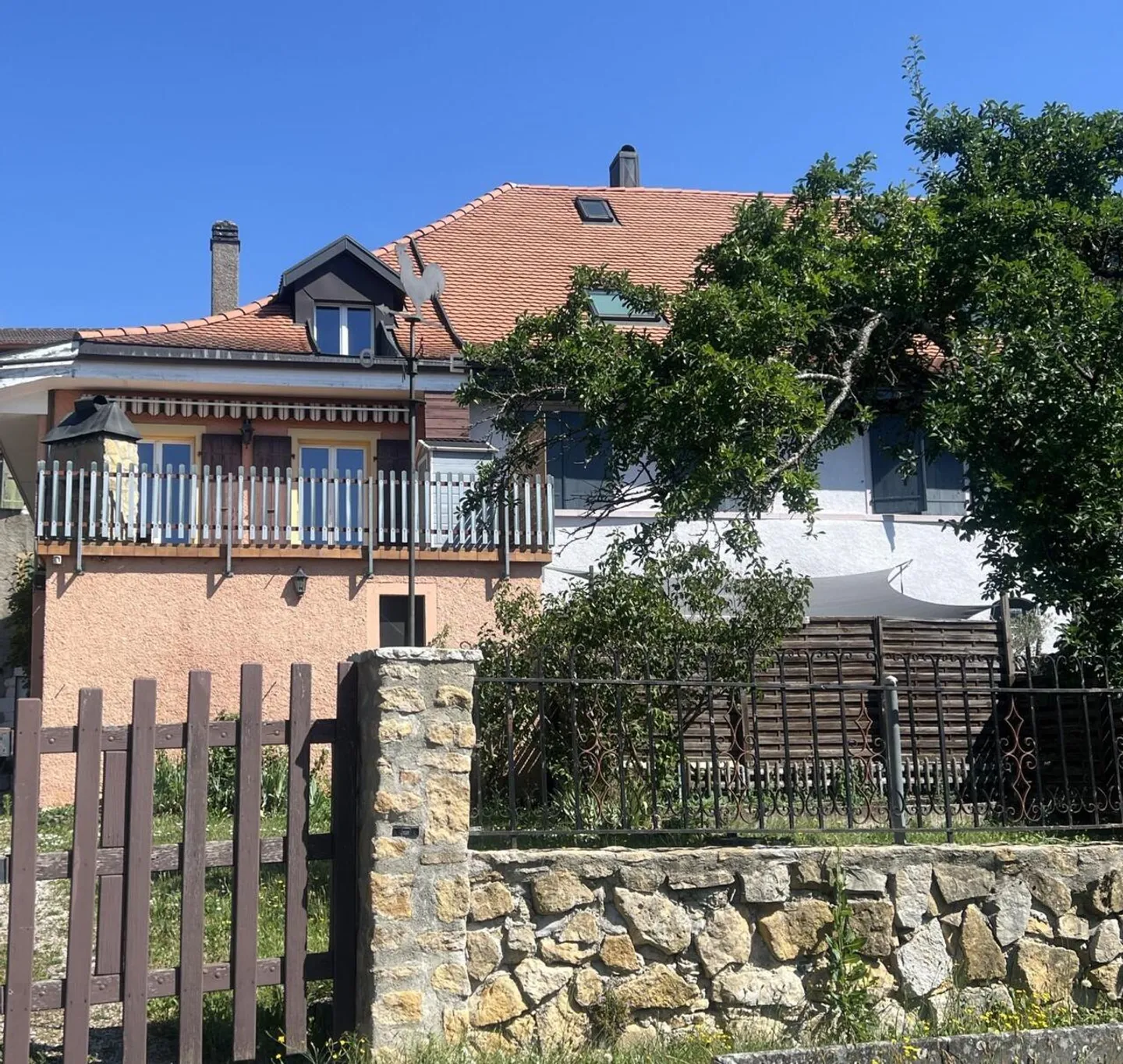 Maison de Village Charmante avec Vue - Photo 2 sur 13