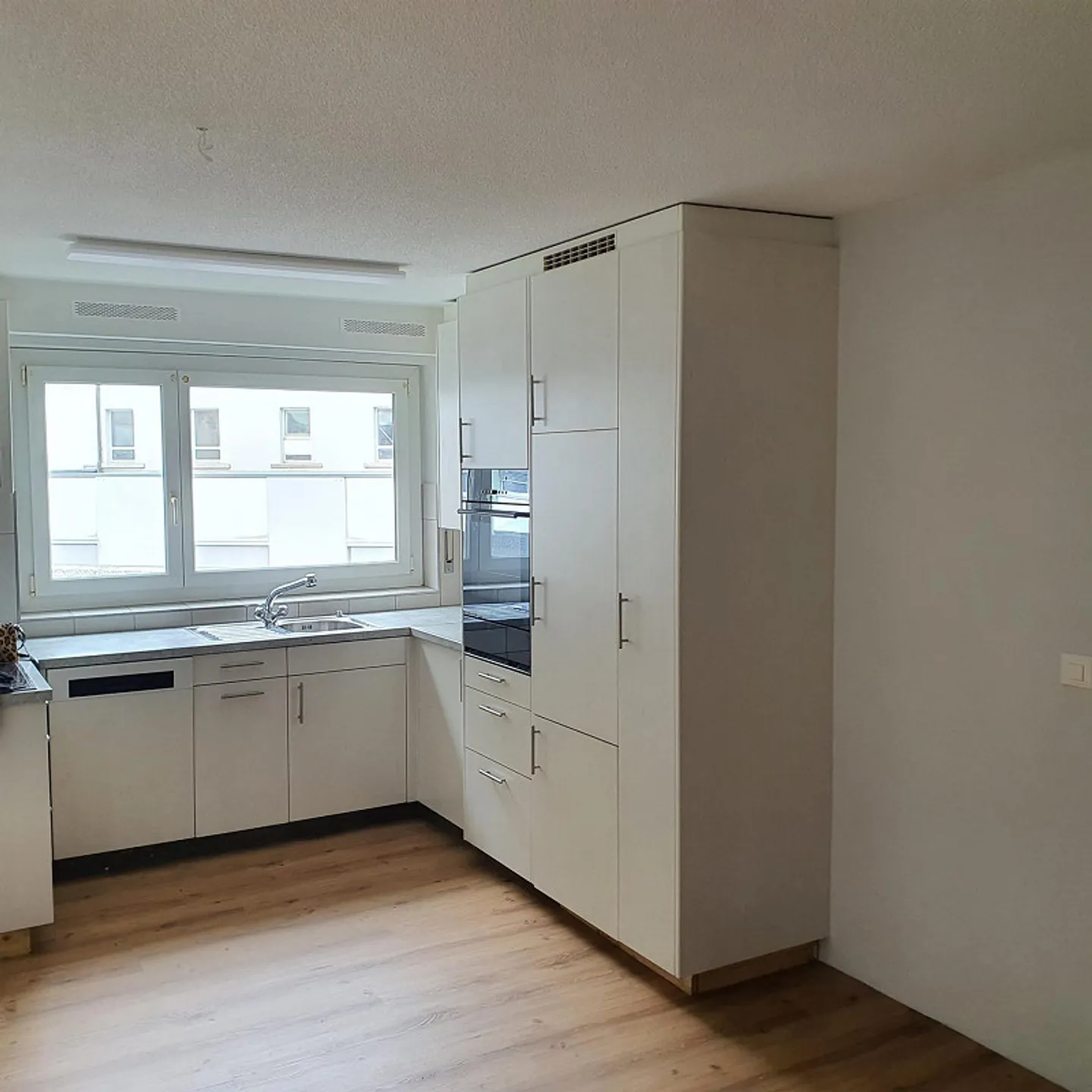 4-room apartment in Naters - freshly renovated, centrally located - Photo 3 of 8