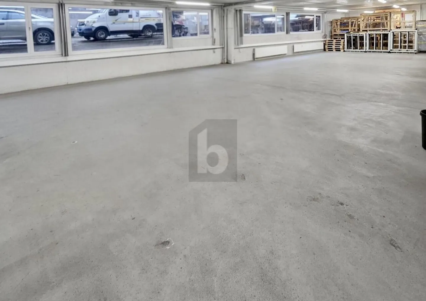 SPACIOUS WITH PRIVATE DRIVEWAY - Photo 2 of 6