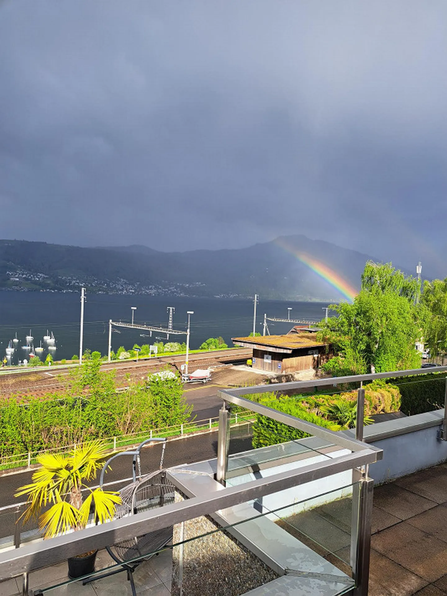 Charmante et spacieuse maison de 4,5 pièces avec vue sur le lac et grande terrasse - disponible à partir du 1er juin - Photo 3 sur 10