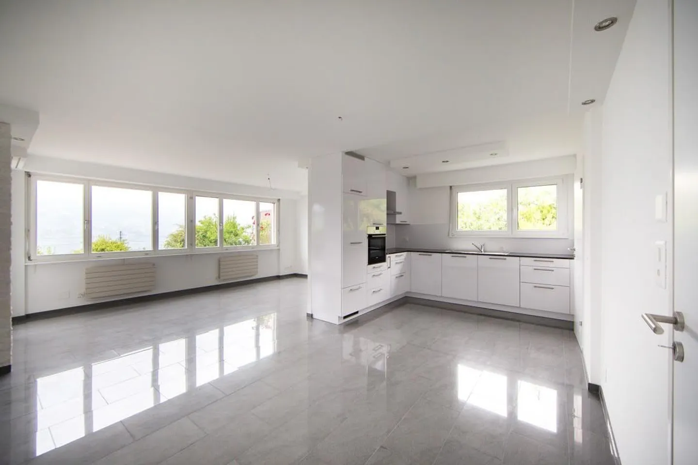 Charmante et spacieuse maison de 4,5 pièces avec vue sur le lac et grande terrasse - disponible à partir du 1er juin - Photo 4 sur 10