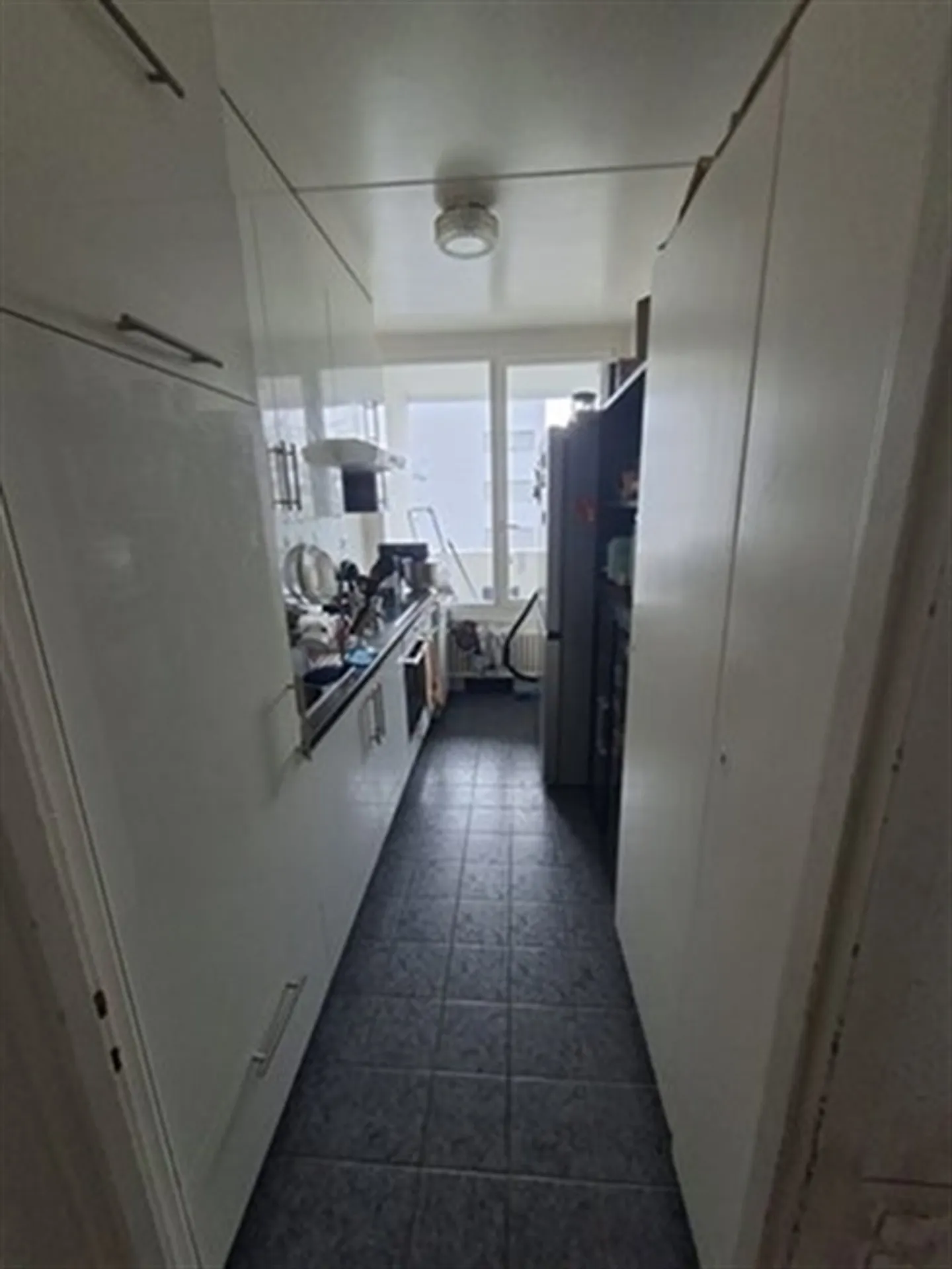 Magnifique appartement de 5 pièces au deuxième étage avec ascenseur. Cet appartement a une superficie de 71 m². - Photo 3 sur 9