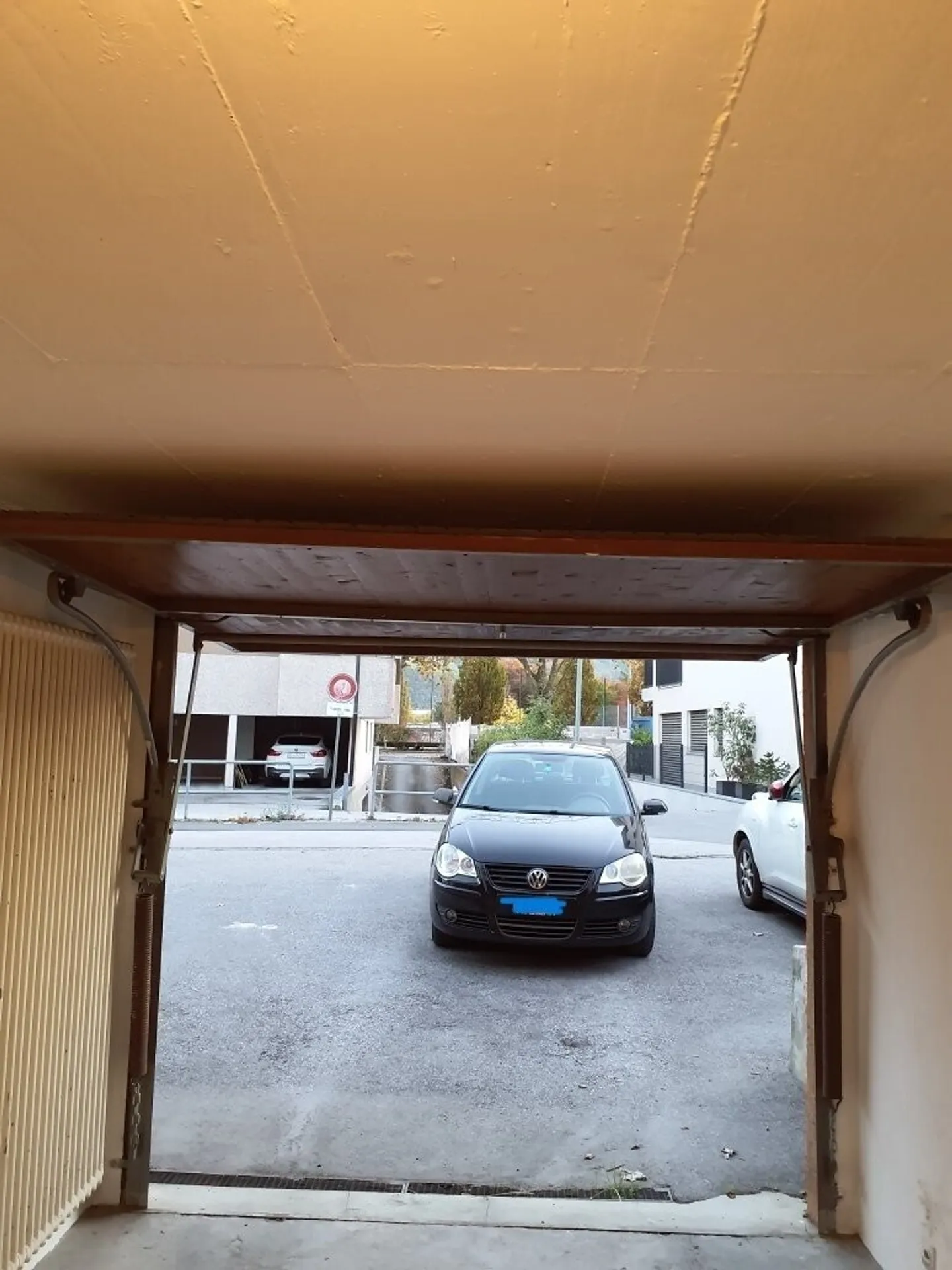 Garage avec Place de Parc Supplémentaire - Photo 3 sur 3