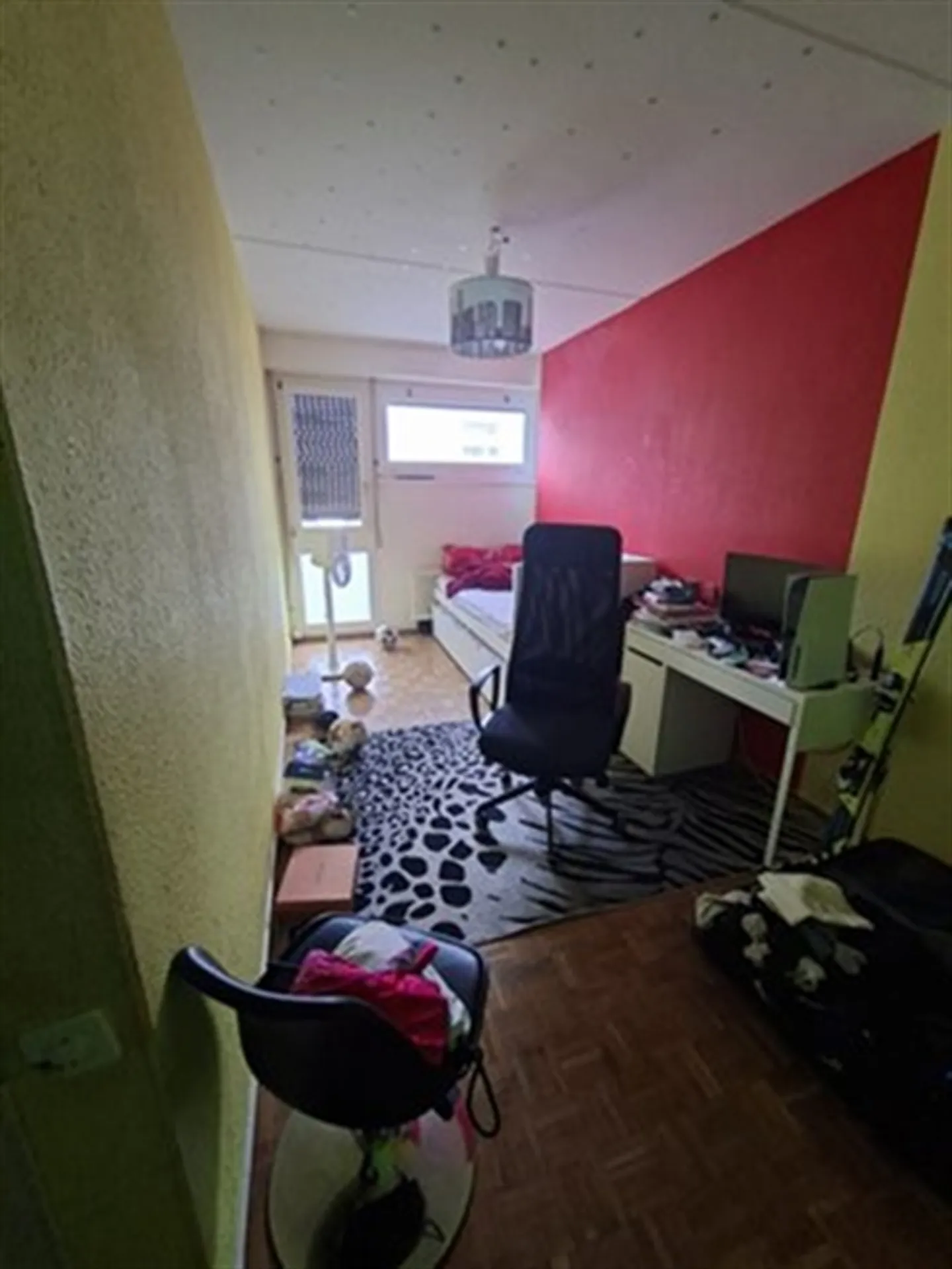 Magnifique appartement de 5 pièces au deuxième étage avec ascenseur. Cet appartement a une superficie de 71 m². - Photo 6 sur 9