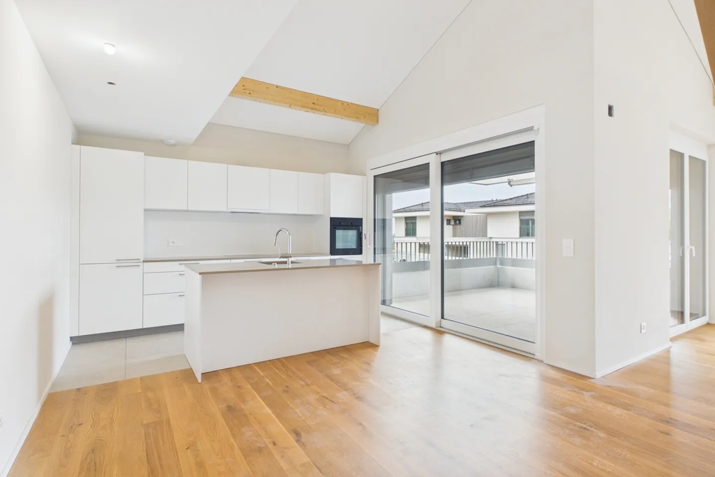 Appartamento nuovo con grande balcone - Foto 5 di 11