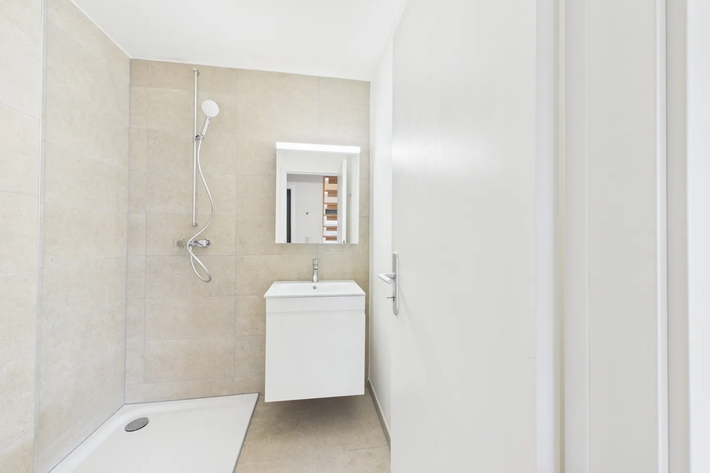 Appartamento nuovo con grande balcone - Foto 9 di 11