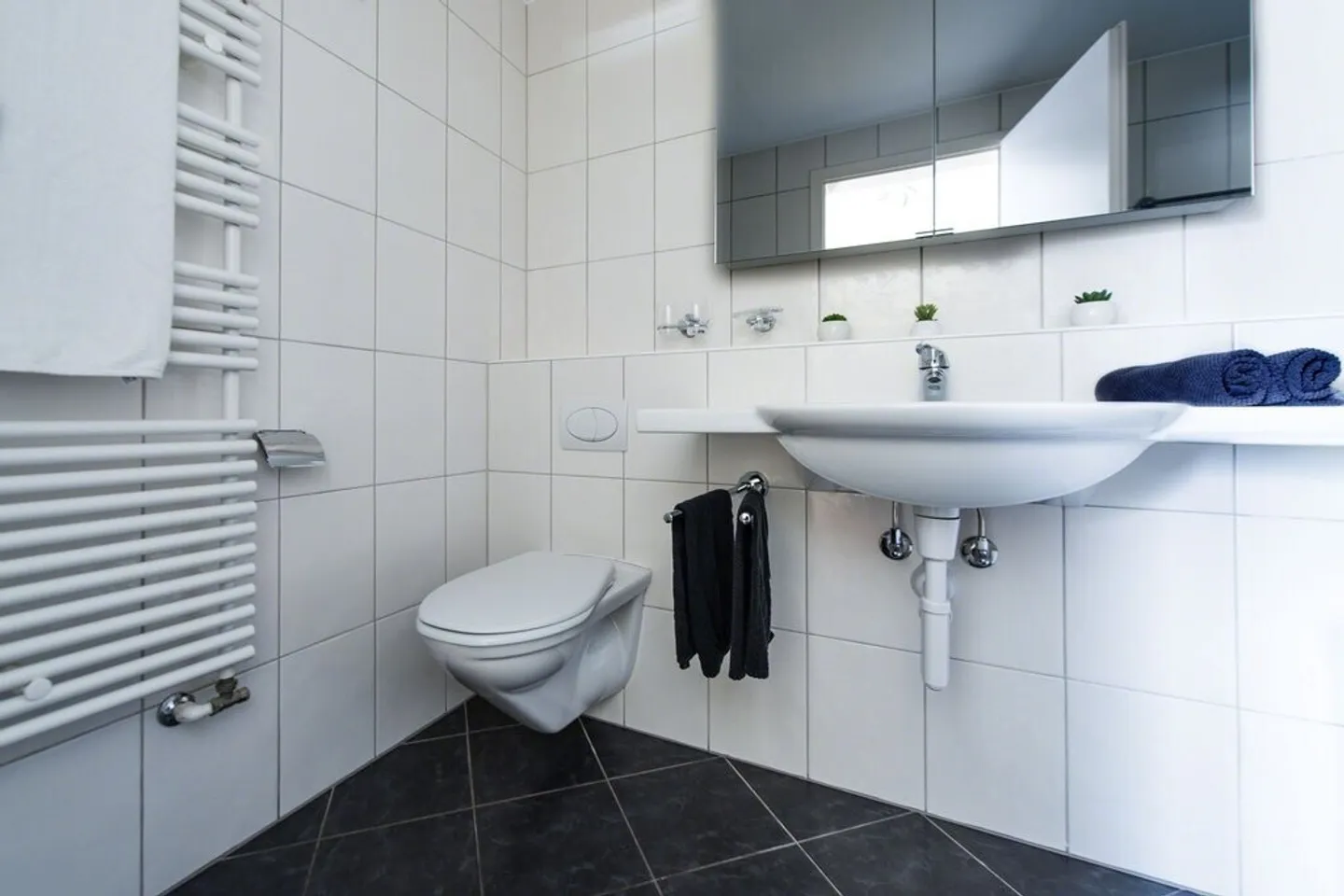 Living is ... Enjoying the sun on the balcony! - Photo 6 of 7