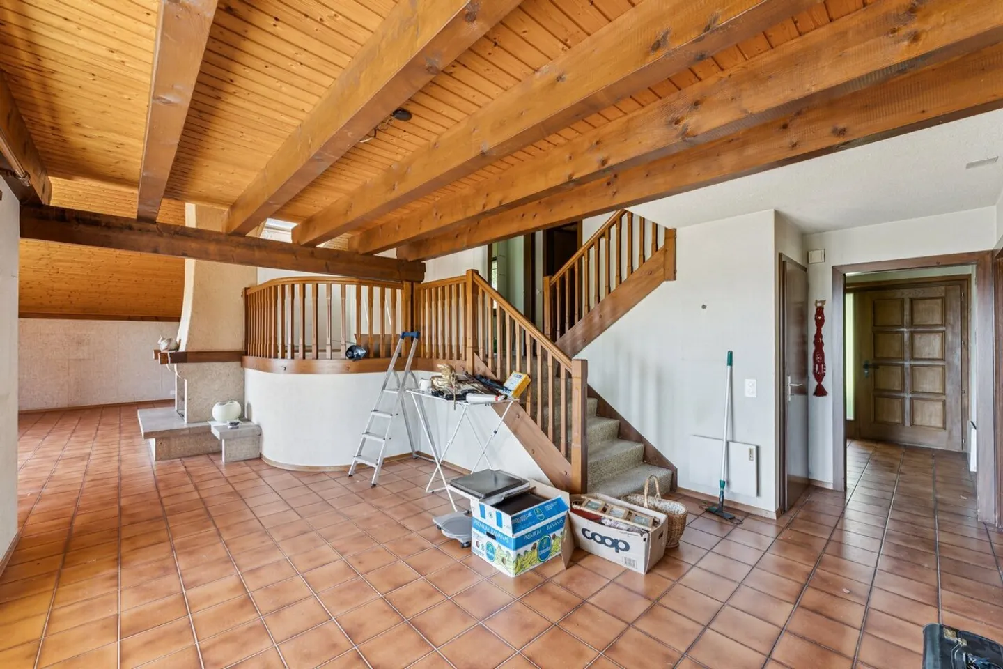 Large single-family house for renovation with unobstructed view - Photo 3 of 13