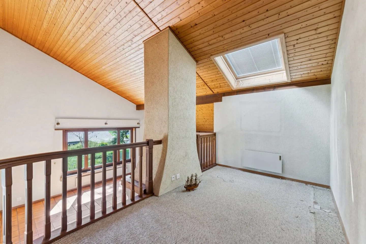 Large single-family house for renovation with unobstructed view - Photo 5 of 13