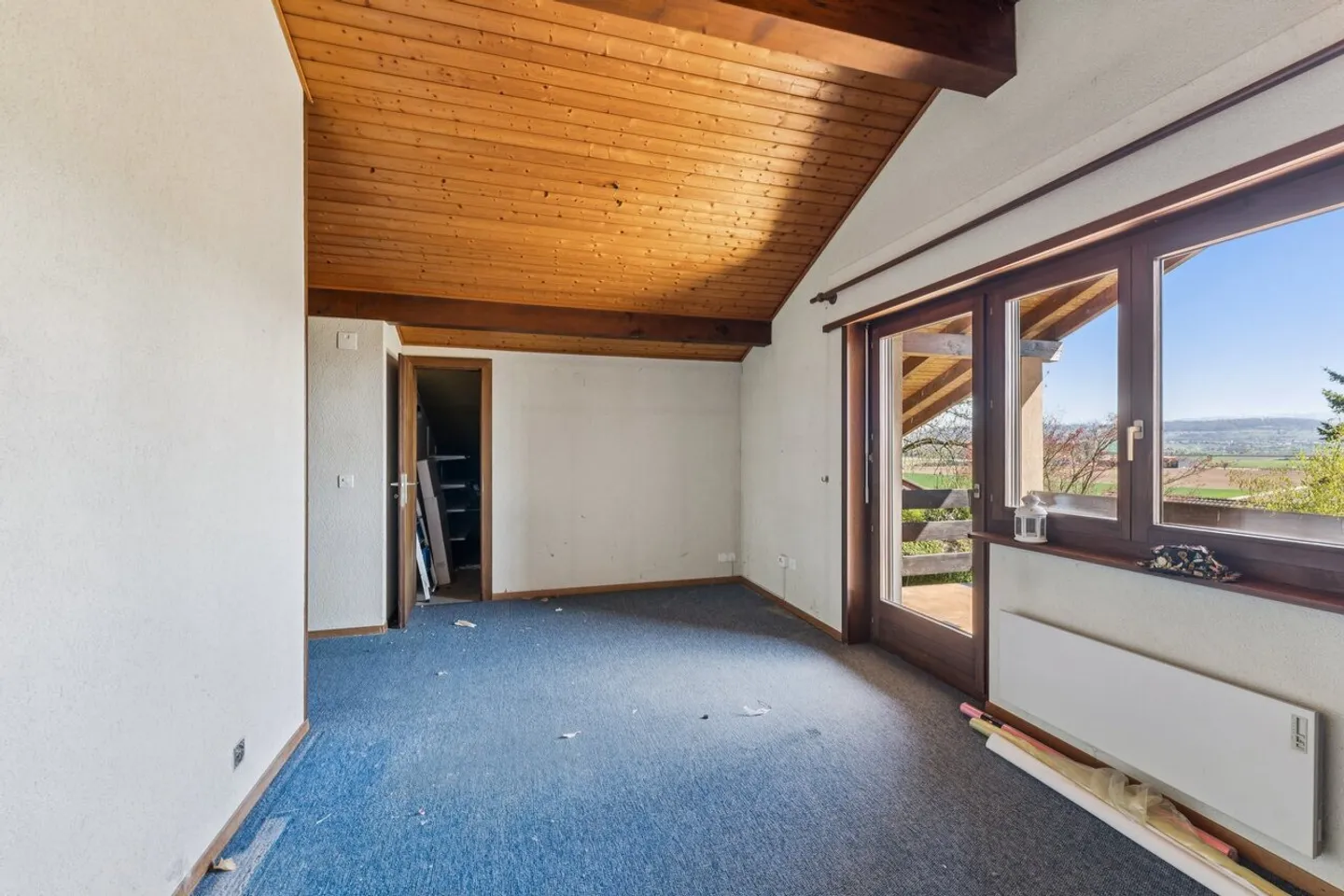 Large single-family house for renovation with unobstructed view - Photo 7 of 13