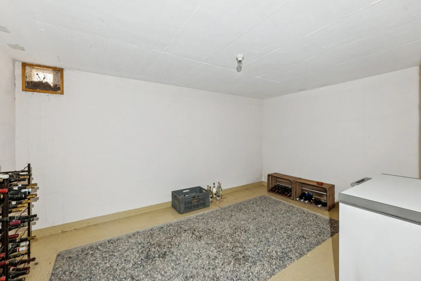 Large single-family house for renovation with unobstructed view - Photo 11 of 13