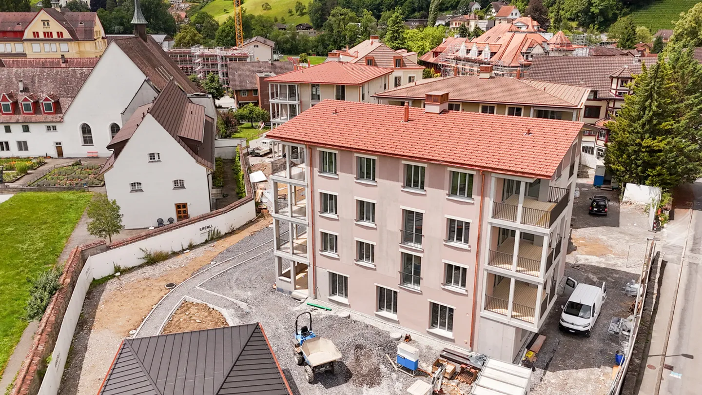 Stilvolle 2.5-Zimmer-Neubauwohnung mit Komfort und Aussicht - Foto 2 von 8