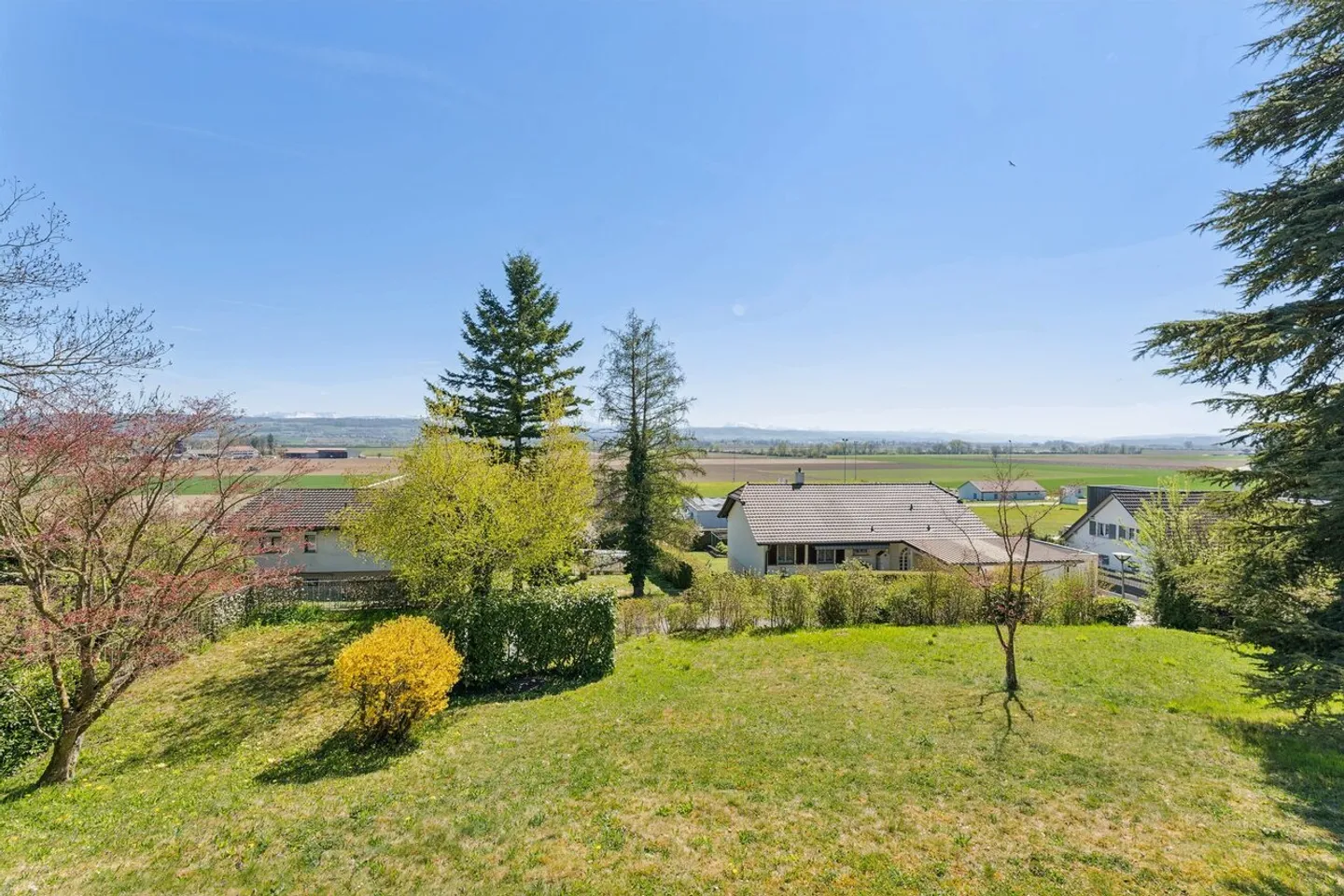 Large single-family house for renovation with unobstructed view - Photo 13 of 13