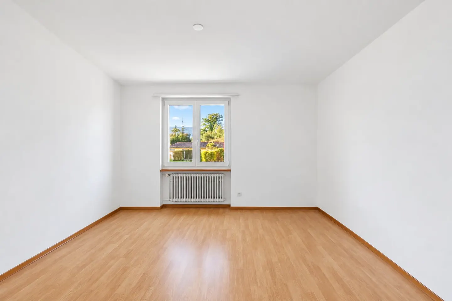 3-room apartment located at the edge of the forest, allowing for personal ideas. - Photo 6 of 13