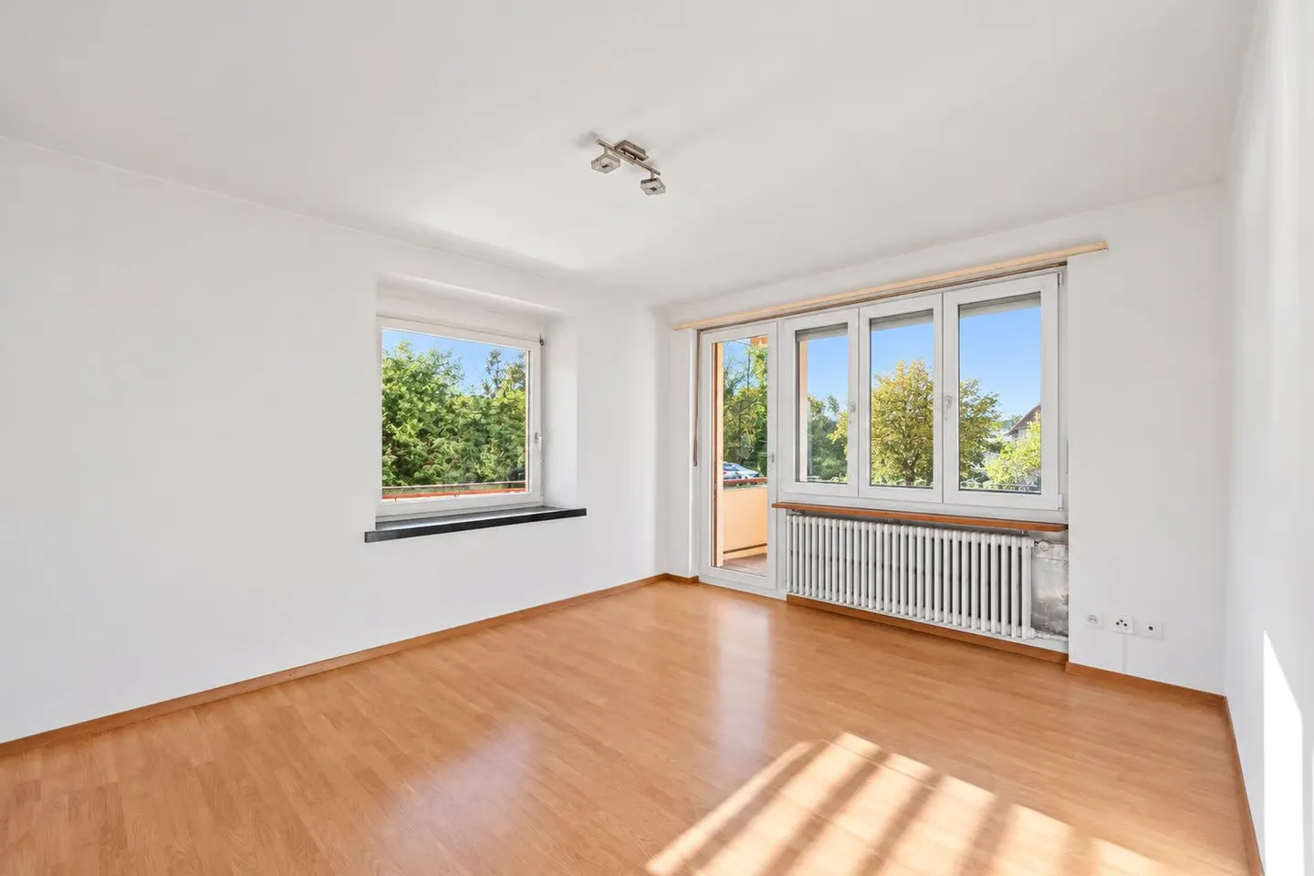 3-room apartment located at the edge of the forest, allowing for personal ideas. - Photo 3 of 13